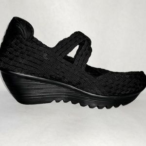 Bernie Mev. Black Wedge Shoe